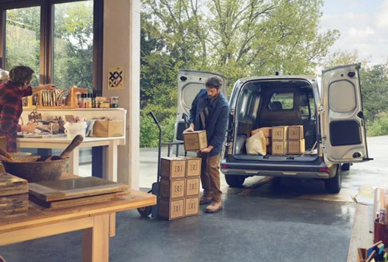 Renault Kangoo céges kishaszongépjármű hosszútávú bérlésre