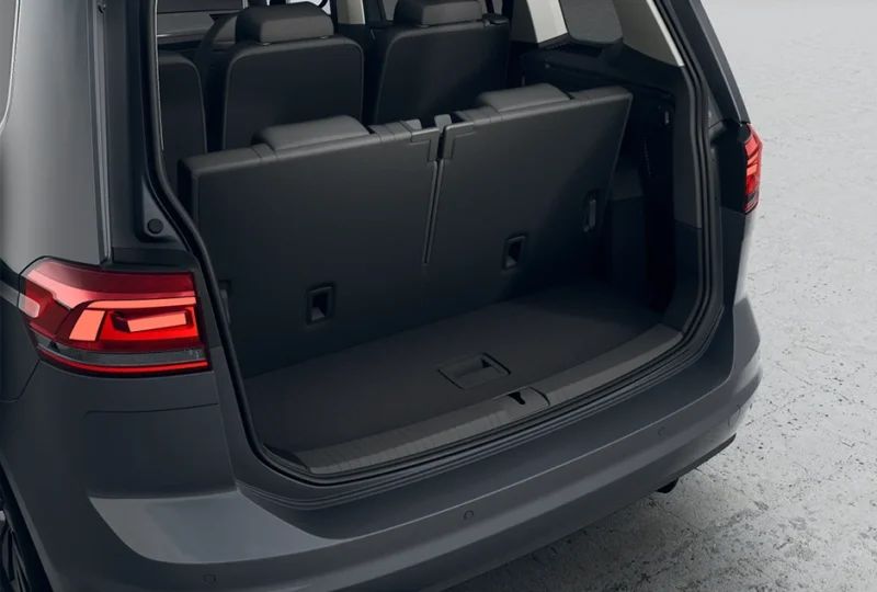 Volkswagen Touran céges autóbérlés hosszútávra