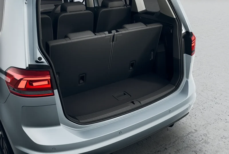 Volkswagen Touran 7 személyes céges autóbérlés hosszútávra