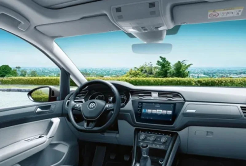 Volkswagen Touran 7 személyes céges autóbérlés hosszútávra